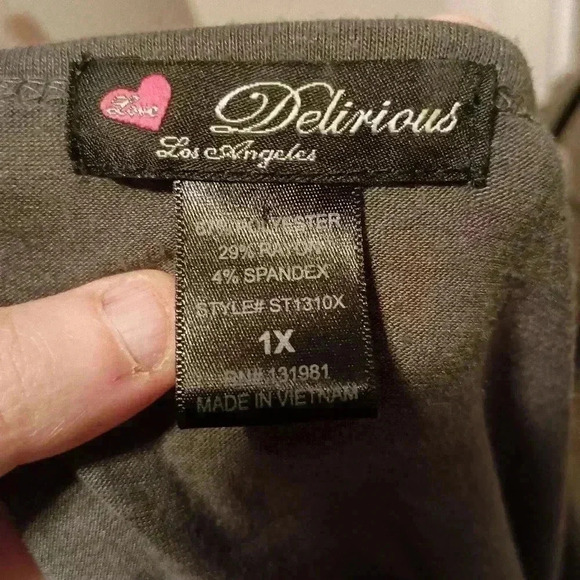 2 FOR 25$ DELIRIOUS shrug -(#702) - Picture 2 of 6